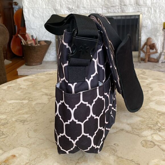 NEW Skip Hop Dash Messenger Diaper Bag, Onyx Tile - Picture 8 of 13